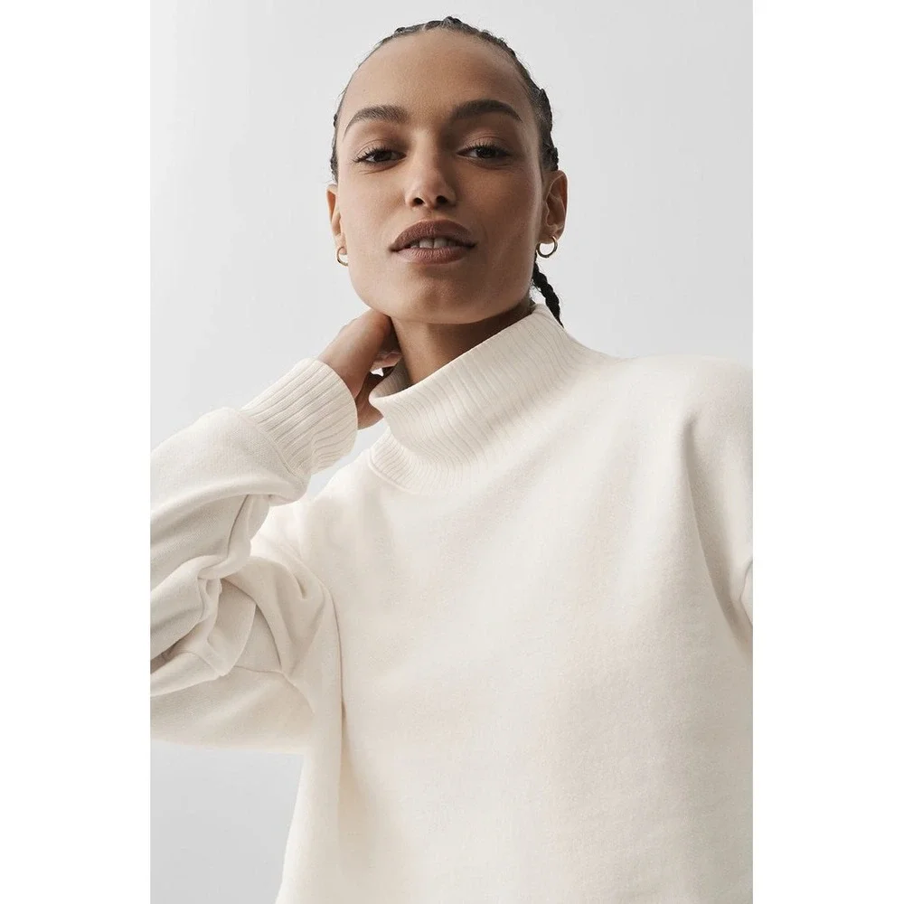 ALO Yoga cropped serenity